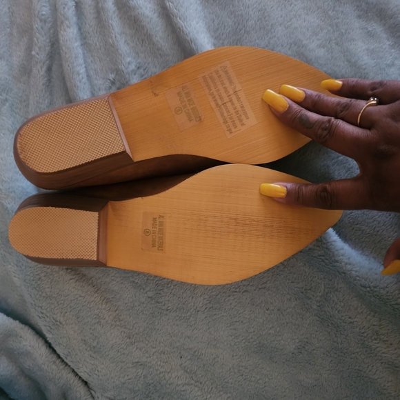 Chase + Chloe Women's Brown Flats - Picture 6 of 12